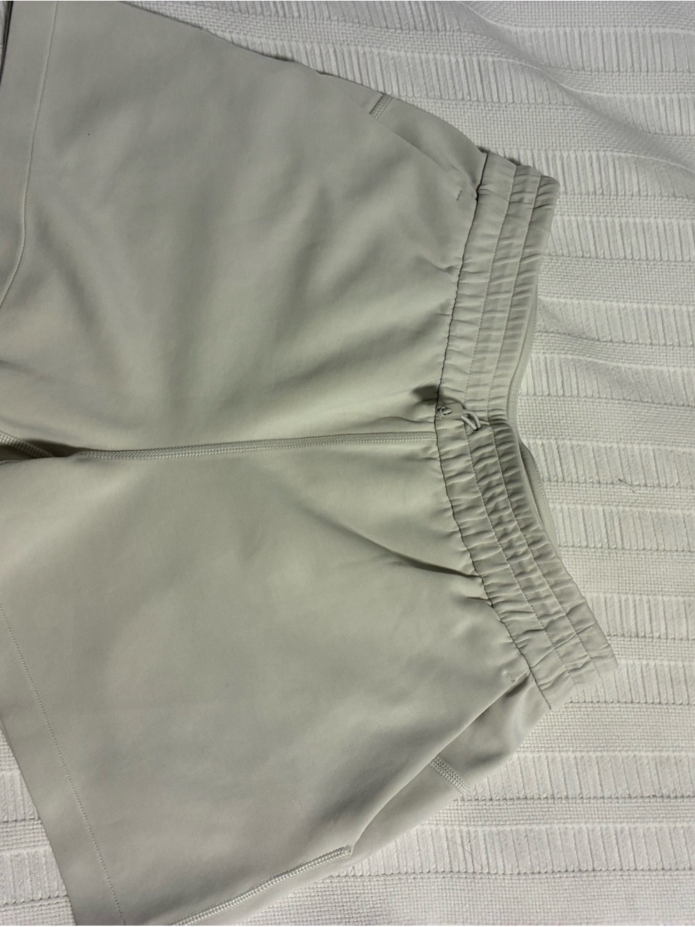 lululemon athletica high rise 4” softstreme cream/gray athletic shorts size 8